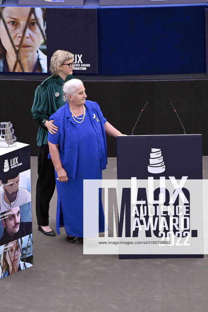 Jasmila Zbanic and Munira Subasic with the award for the best film Quo Vadis, Aida at the Lux Audience Award 2022 ceremony in the plenary hall of the European Parliament Strasbourg, 08 06 2022 Foto:xD.xAnoraganingrumx xFuturexImage