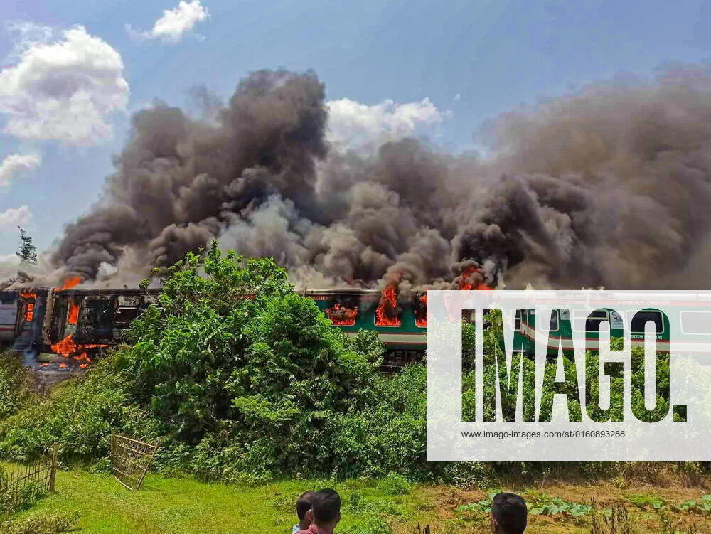 11 June 2022 Moulvibazar, Bangladesh: Three bogies of the Dhaka-Sylhet-bound Parabat Express train caught fire near Shamsernagar railway station in Kamalganj of Moulvibazar. The incident took place on a moving train at 1pm on Saturday (June 11). No casualties were reported as passengers were evacuated as soon as the fire broke out. - ZUMAr143 20220611_zap_r143_005