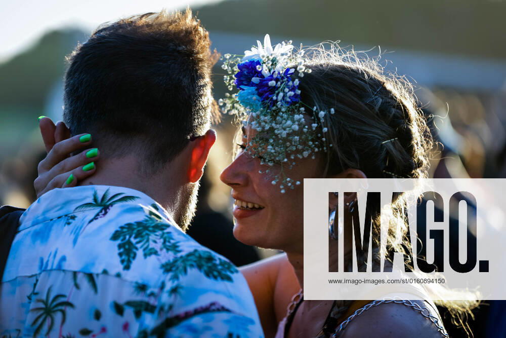 Festival goers are seen holding each other at the NOS stage during the 2022 NOS Primavera Sound held in Porto. Porto Portugal - ZUMAs197 20220610_zab_s197_029