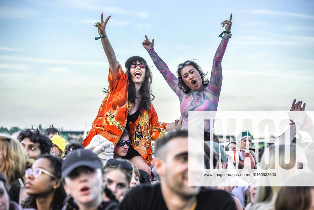 entertainment music, Tempelhof Sounds 2022, v l two female fans on the shoulders at The Strokes on the MainStage stage during theTempelhof Sounds 2022 Day 3 at the former airport grounds Tempelhof in Berlin Berlin