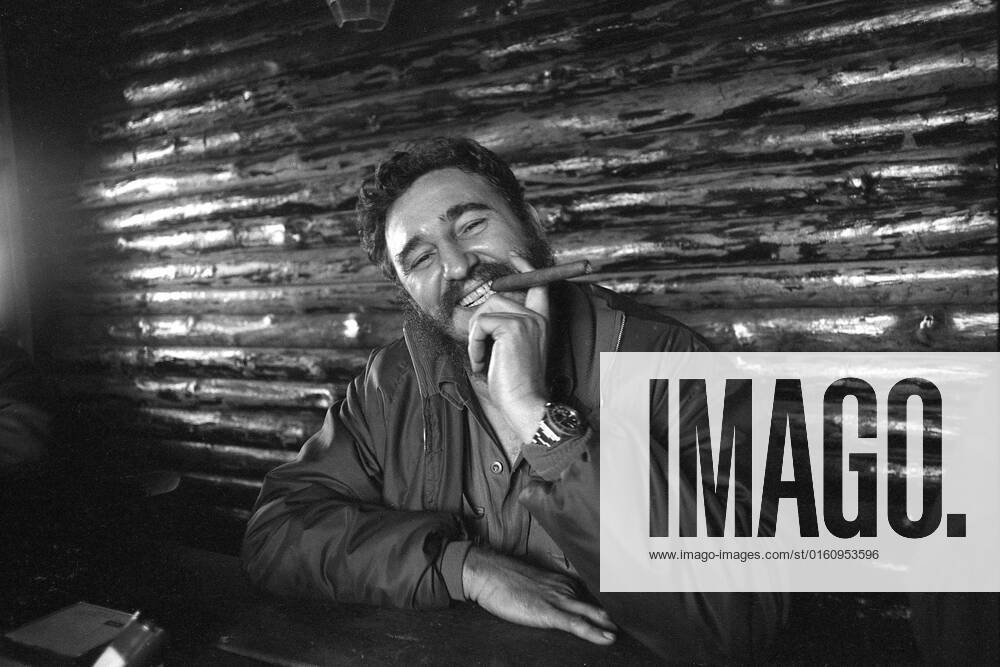 Fidel Castro, friendly portrait, portrait, portrait, cropped single image, single subject,, bust portrait, with a cigar, smoking, smoker, in 1967 in Cuba Fidel CASTRO actually Fidel Alejandro Castro Ruz , Cuba, politics, head of government of Cuba SW shot,