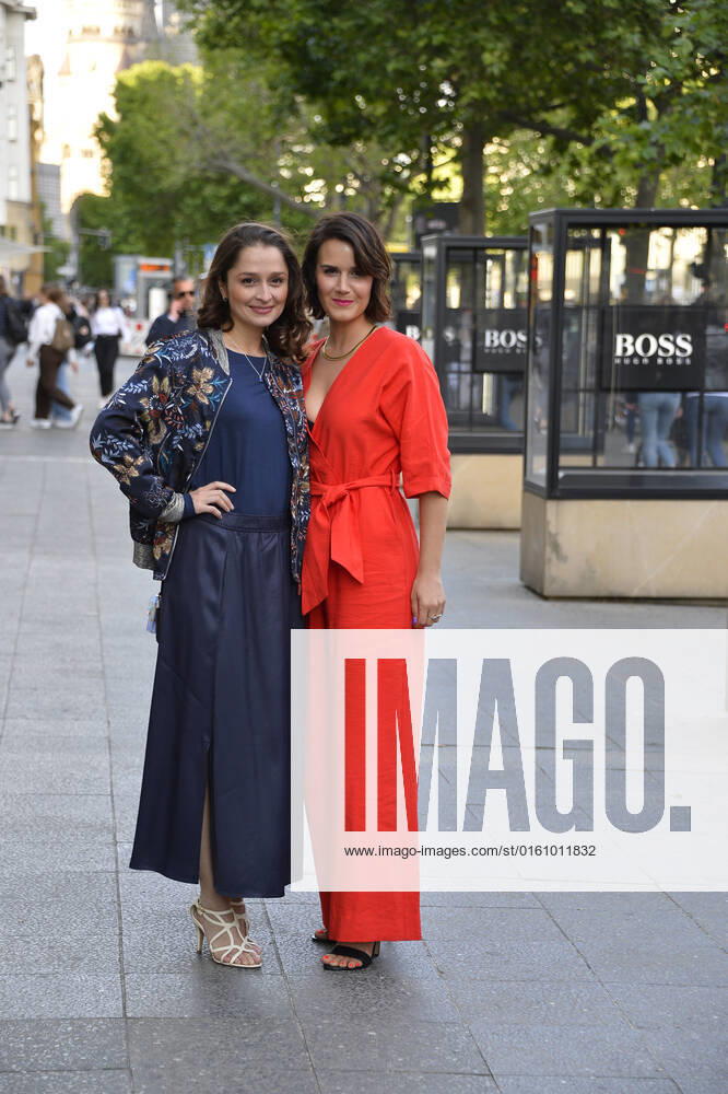 Sarah Alles and Yara Hoffmann Arrival to the German Drama Award Dinner Hotel ZOO Berlin 14 June 2022