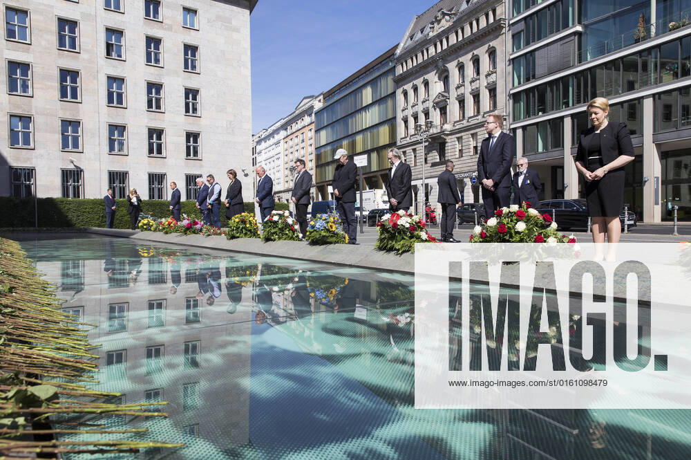 Silent commemoration with wreath-laying by, among others, the Governing Mayor of Berlin, Franziska Giffey, on the 69th anniversary of the popular uprising of 17 June 1953 at the ground monument on the square of the popular uprising of 1953 Berlin, 17 06 2022 Foto:xB.xKriemannx xFuturexImage