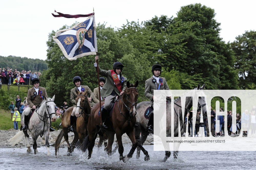 Selkirk Common Riding _ Safe Out - Morning Ceremonials Selkirk, UK. 17.Jun.2022. Selkirk Common Riding 2022. Friday. Adam Nichol, Selkirk Royal Burgh Standard Bearer, 2022, flanked by his Attendants, Thomas Bell, Conall Fairbairn, Fraser Easson, Thomas Stanners, ford the River Ettrick on the first crossing, heading Safe Out, followed by a horse cavalcade of over 260 riders. Selkirk commemorates and celebrates its history at the annual Common Riding, held on the second Friday after the first Monday in June, when the towns boundaries or ˜marches are ridden. Usually in the region of 300-400, Selkirk boasts one of the largest cavalcade of horses and riders in Europe. Selkirk Scottish Borders United Kingdom