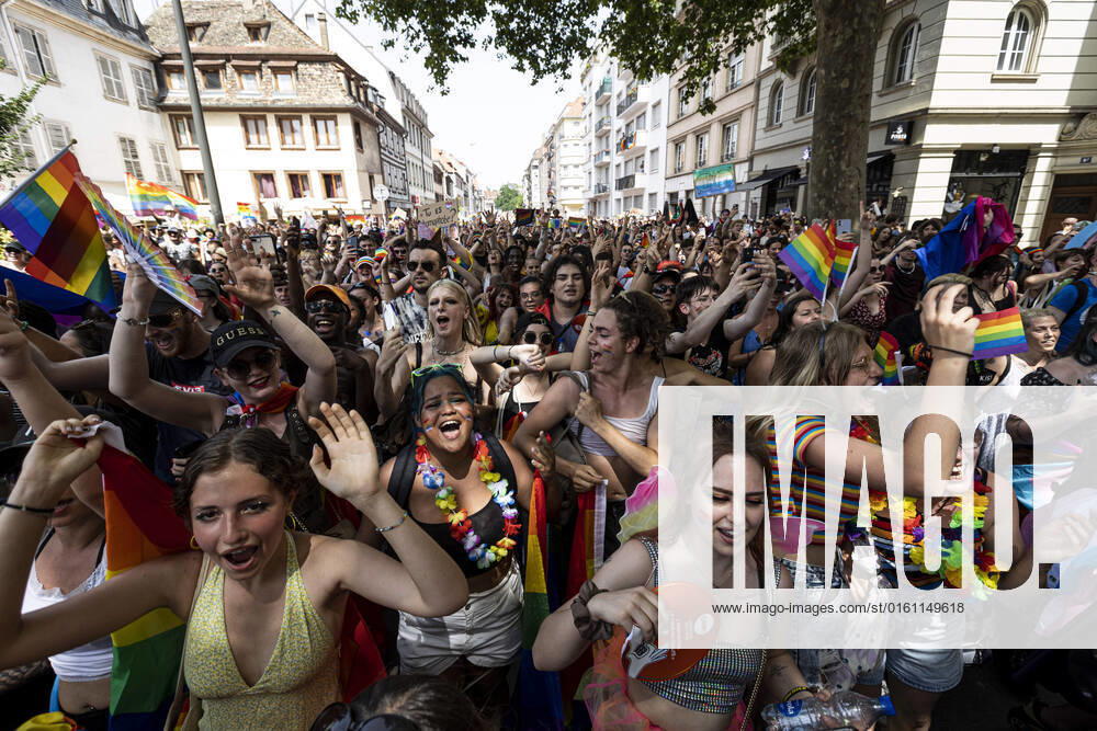 Marche des Fiertes LGBT+ a Strasbourg NEWS: Marche des Fiertes LGBT+, Strasbourg - 18-06-2022 ElyxandroCegarra Panoramic