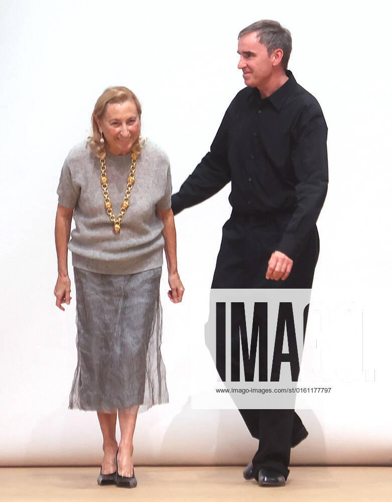 Miuccia Prada, left, and Raf Simons accept applause after the Spring Summer 2023 menswear collection by Prada during the Milan Men s Fashion Week, in Milan, Italy, 19 June 2022. The Milano Moda Uomo displays Spring Summer 2023 collections and runs from 17 to 21 June. .ANSA MATTEO BAZZI Milan Italy - ZUMAa110 20220619_zaf_a110_016