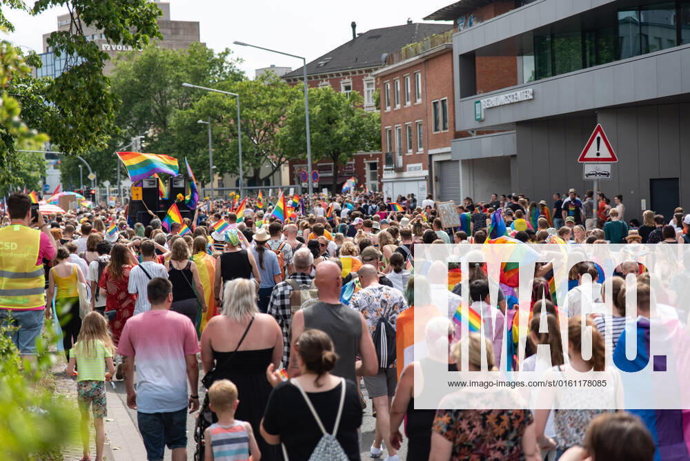 Oldenburg CSD Northwest in Oldenburg, 18 06 2022 Around 9,000 people demonstrated for sexual and gender diversity during Christopher Street Day in Oldenburg CSD Northwest in Oldenburg