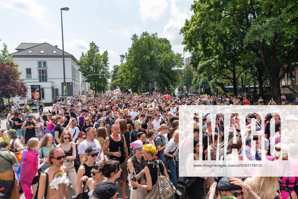 Oldenburg CSD Northwest in Oldenburg, 18 06 2022 Around 9,000 people demonstrated for sexual and gender diversity during Christopher Street Day in Oldenburg CSD Northwest in Oldenburg