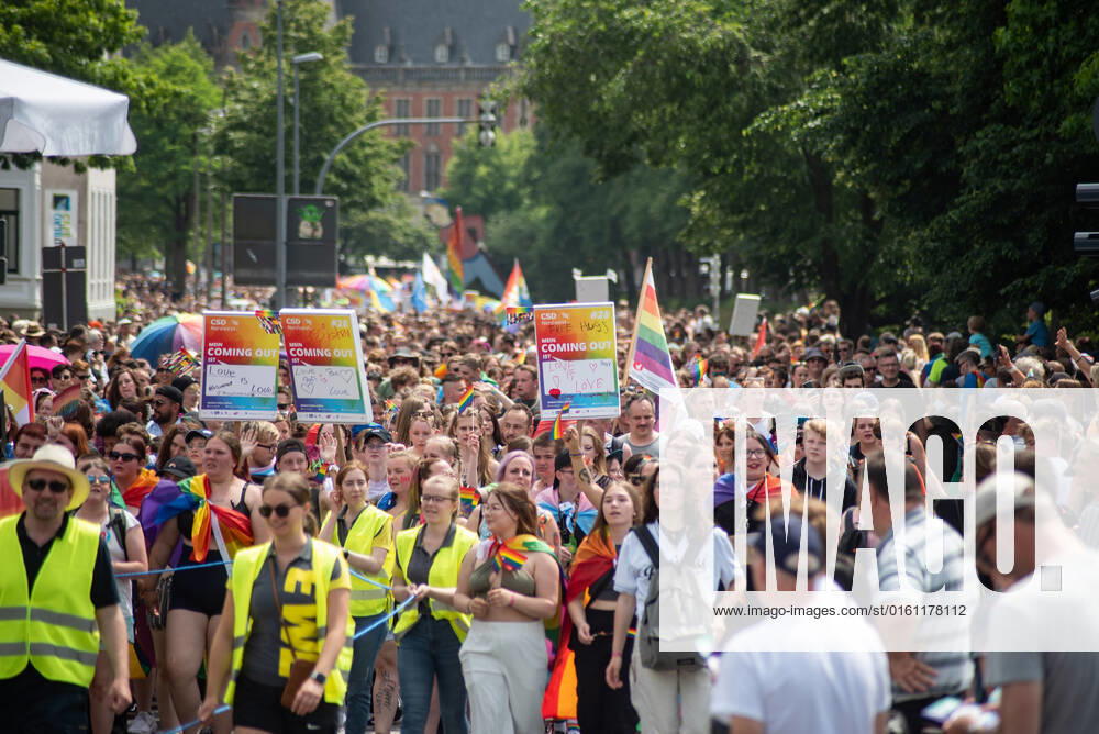 Oldenburg CSD Northwest in Oldenburg, 18 06 2022 Around 9,000 people demonstrated for sexual and gender diversity during Christopher Street Day in Oldenburg CSD Northwest in Oldenburg