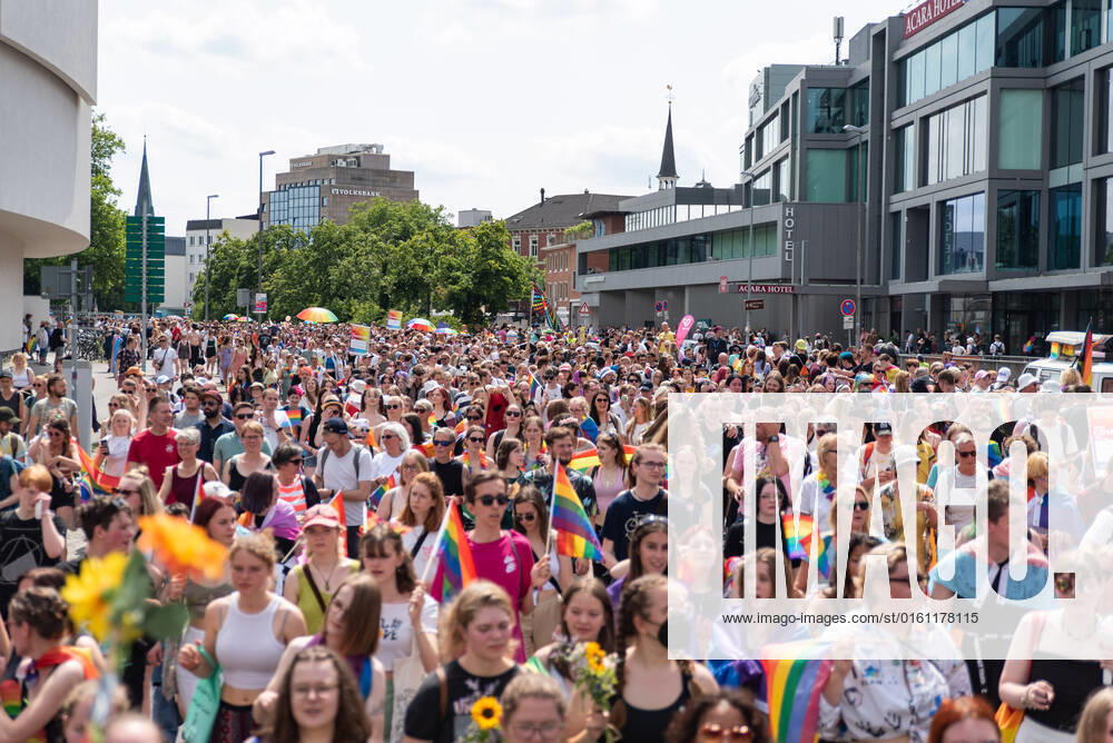Oldenburg CSD Northwest in Oldenburg, 18 06 2022 Around 9,000 people demonstrated for sexual and gender diversity during Christopher Street Day in Oldenburg CSD Northwest in Oldenburg