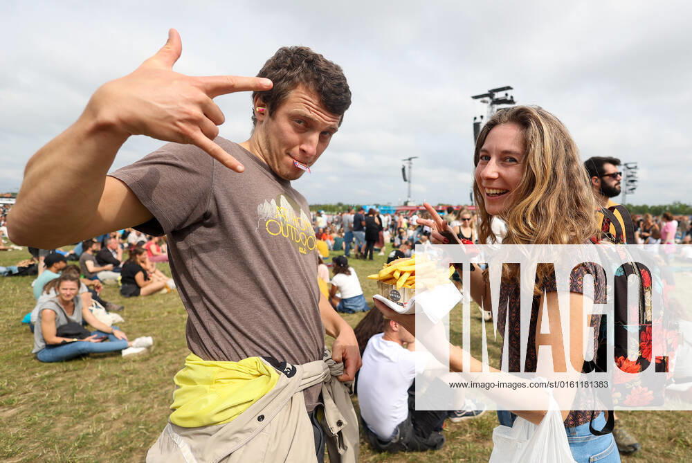 Illustration picture shows festival goers with a packet of frites (frietjes, frieten, fries) at the one-day Werchter Boutique festival, in Werchter, on Sunday 19 June 2022. VIRGINIExLEFOUR 36482063