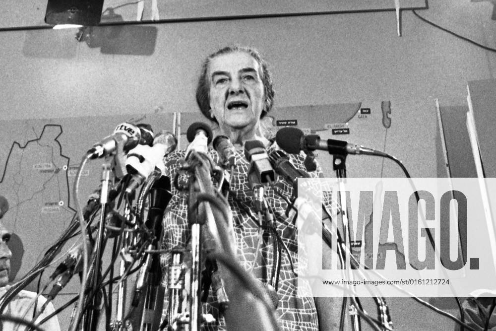 Golda MEIR, Israeli Prime Minister, politician, at a press conference, portraet, portrait, cropped single image, single subject, standing at a lectern with microphones, during the Yom Kippur War, the Yom Kippur War between Israel and the Arab states of Egypt, Jordan and Syria lasted from October 6 to October 25, 1973,