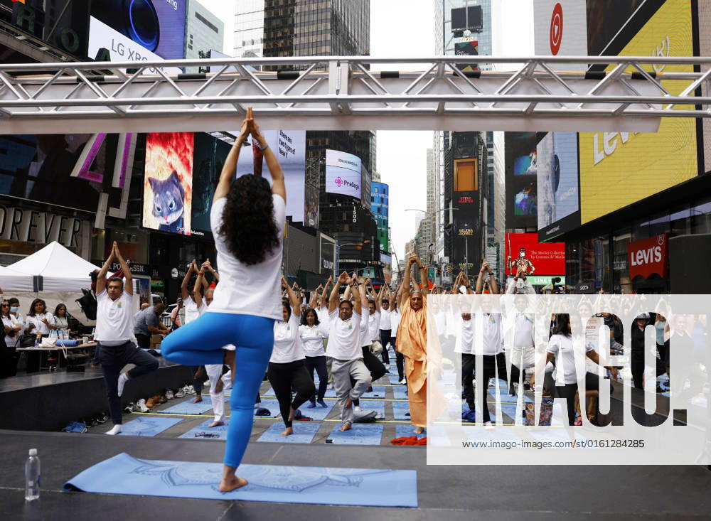 People attend a yoga class at the 20th Anniversary celebration of the Summer Solstice in Times Square: Mind Over Madness Yoga, an annual all-day outdoor yoga event, in New York City on Tuesday, June 21, 2022. NYP20220621105 JohnxAngelillo