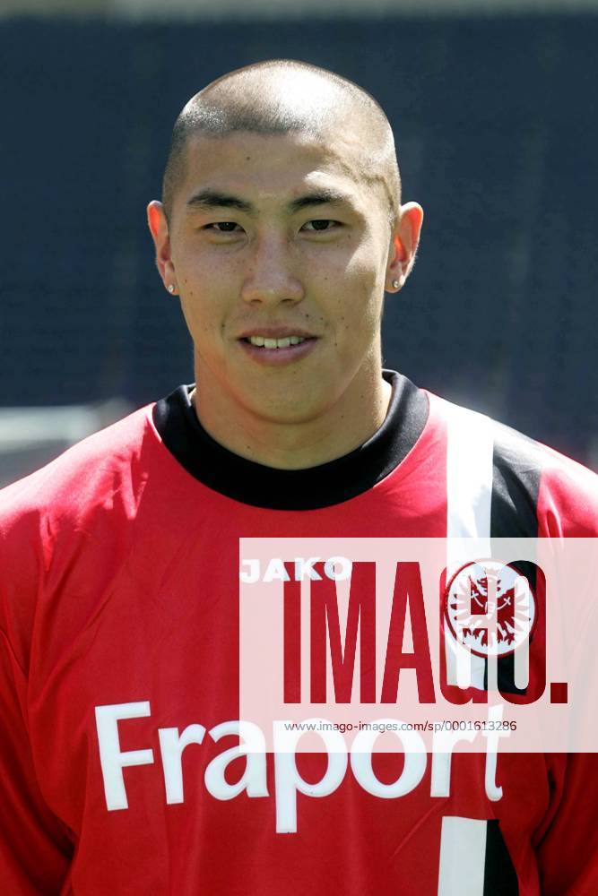 Du Ri Cha (Eintracht Frankfurt) Fußball 1. BL Herren Saison 2005 2006, Eintracht Frankfurt, Vorstellung, Präsentation, Pressetermin, Porträttermin, Vdig, Porträt Frankfurt M.