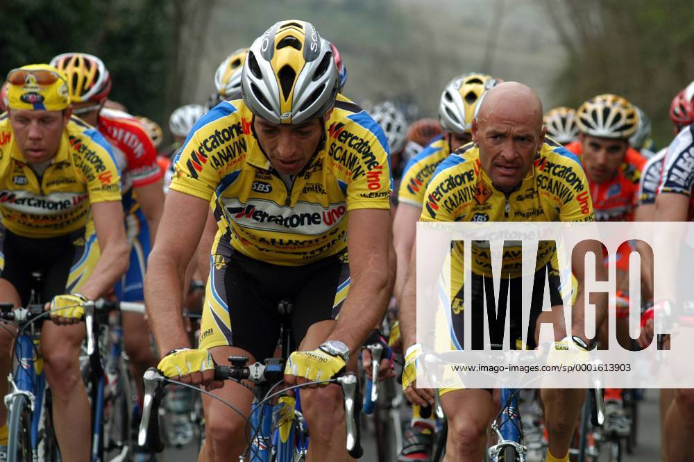 Roberto Conti (Mitte) mit Marco Pantani (beide Italien Mercatone Uno) - , Radsport Herren Straßenradsport 2003, Straße, Rad Gruppe Aufnahmedatum geschätzt