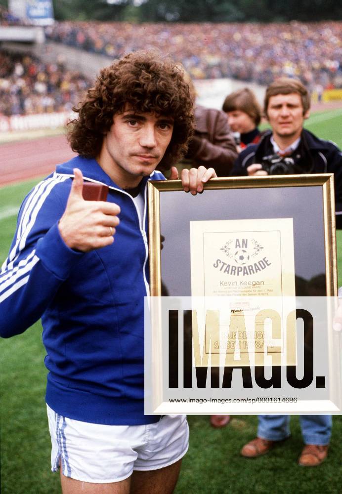 Kevin Keegan (HSV) mit der Auszeichnung Spieler des Jahres - Fußball 1. BL Herren Saison 1978 1979, Hamburger SV Einzelbild Hamburg