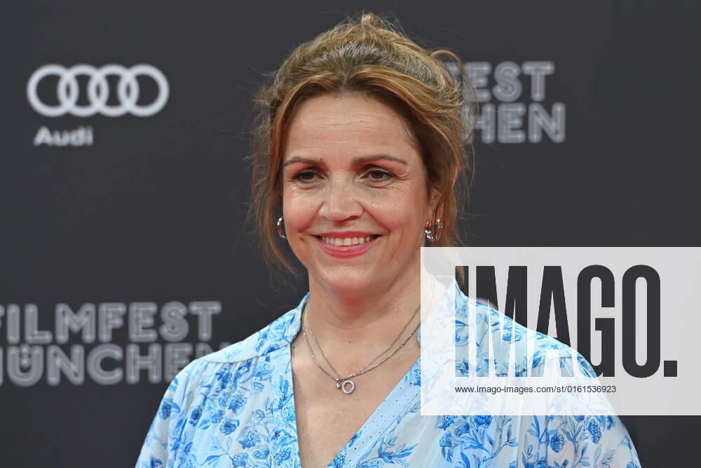 Rebecca IMMANUEL actress, single image, cropped single subject, portrait, portrait red carpet, red carpet, opening 39 Filmfest Muenchen on 23 06 2022 Gasteig HP8