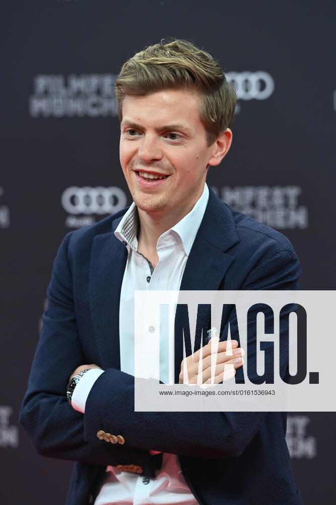 Ferdinand HOFER Actor , single image,cropped single image,half figure,half figure red carpet,red carpet,opening 39 Filmfest Muenchen on 23 06 2022 Gasteig HP8