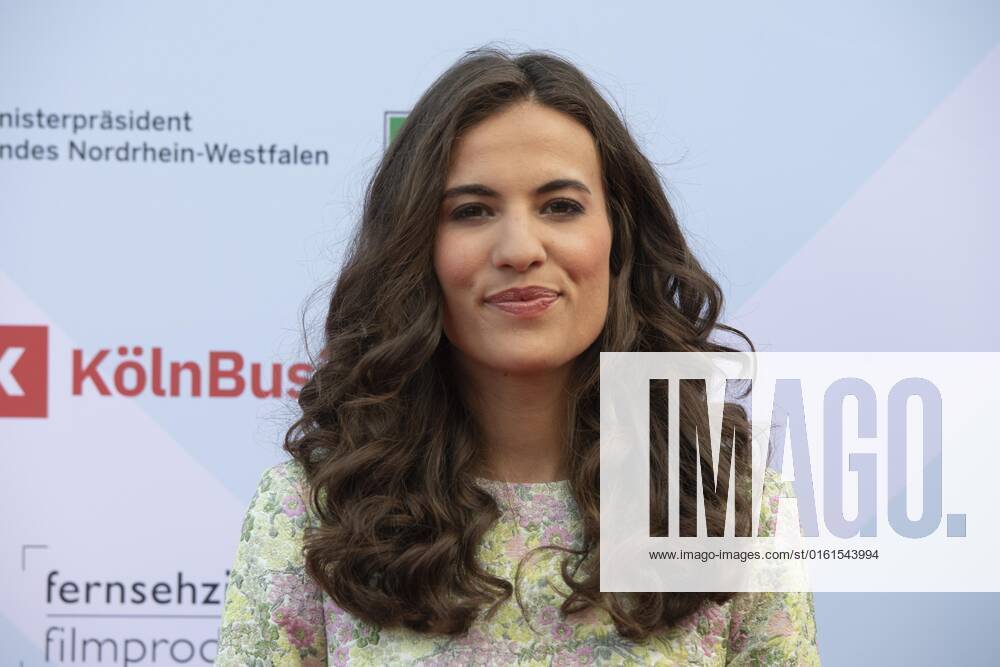 Mona AMEZIANE, presenter, red carpet, red carpet show, Grimme Online Awards 2022 ceremony on 23 06 2022 at Flora Koeln,
