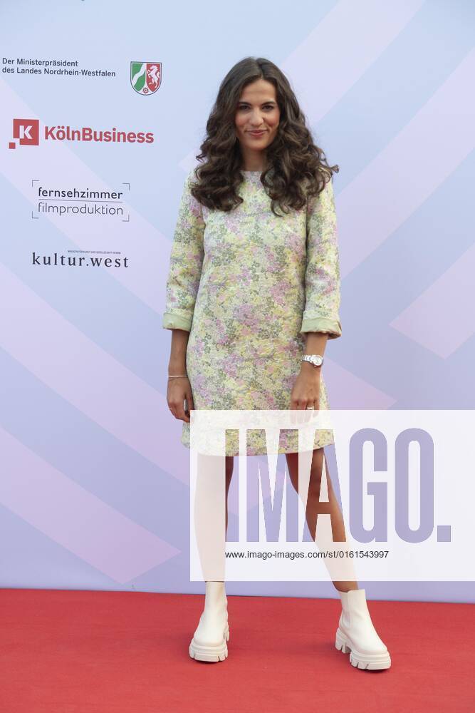 Mona AMEZIANE, presenter, red carpet, red carpet show, Grimme Online Awards 2022 ceremony on 23 06 2022 at Flora Koeln,