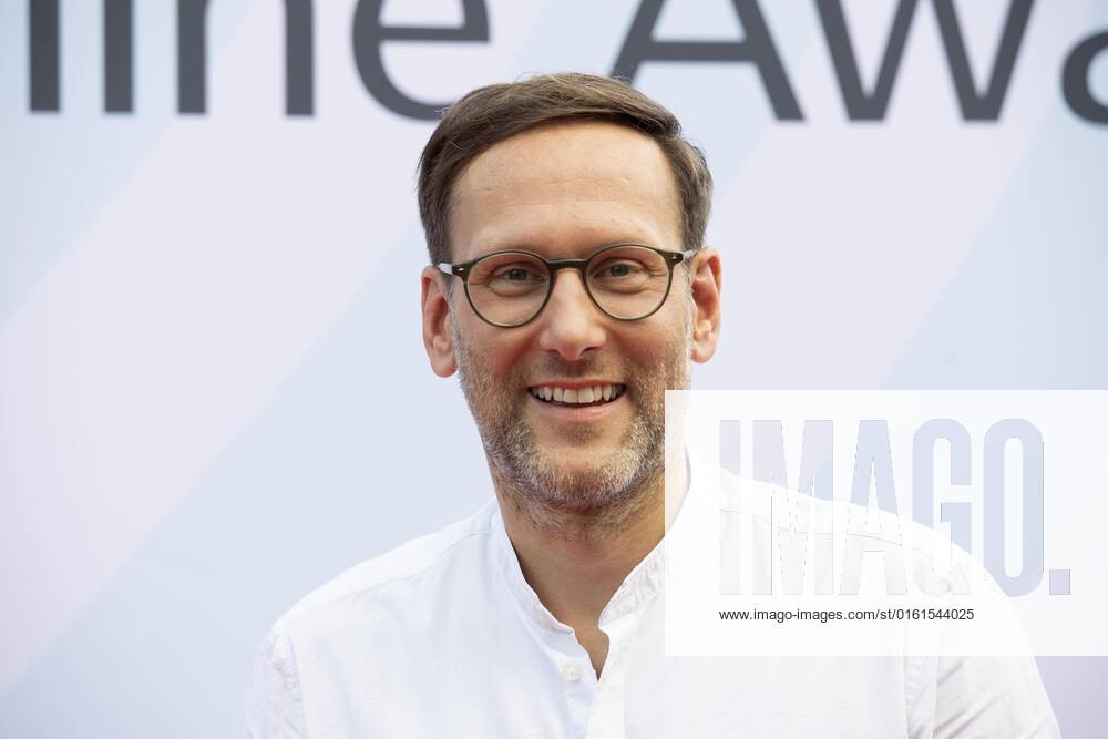Simon BEECK, presenter, red carpet, red carpet show, presentation of the Grimme Online Awards 2022 on 23 06 2022 in the Flora Koeln,