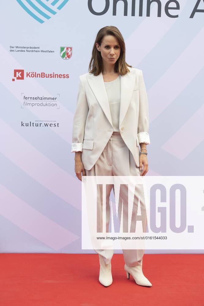 Natalie AMIRI, presenter, red carpet, red carpet show, Grimme Online Awards 2022 ceremony on 23 06 2022 at Flora Koeln,