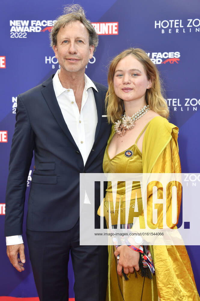 Sofie Eifertinger with company at the Bunte New Faces Awards Film 2022 at the Delphi Filmpalast Berlin, 23 06 2022 Foto:xN.xKubelkax xFuturexImage