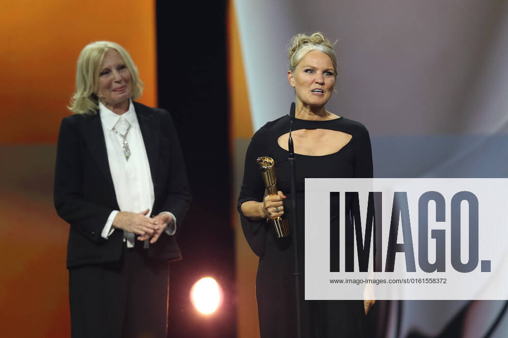 German Film Award 2022 laudator BEST SOUND DESIGN BEST FILM MUSIC Maren Kroymann and award winner in BEST FILM MUSIC Annette Focks WUNDERSCHÖN at the Lola German Film Award 2022 ceremony at the Palais am Funkturm in Berlin 24 06 2022
