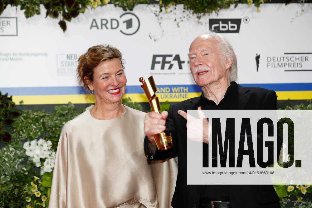 German Film Award 2022 Margarita Broich with Jürgen Jürges on the red carpet at the Lola German Film Award 2021 ceremony at the Palais am Funkturm in Messe Berlin