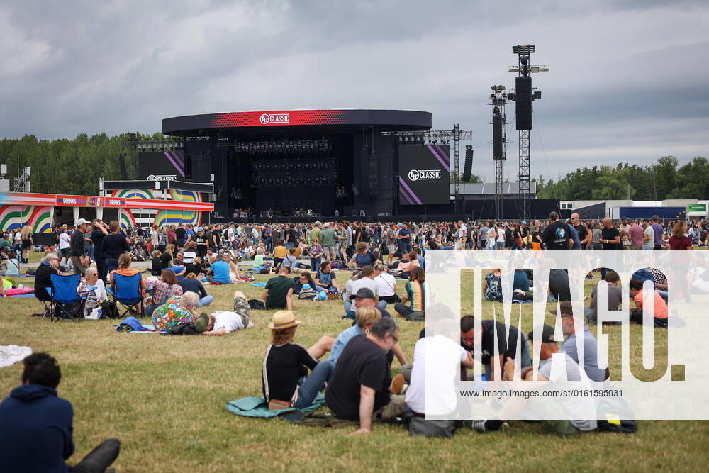 Illustration picture shows festival goers at the 20th edition of the TW Classic music festival in Werchter, Saturday 25 June 2022. VIRGINIExLEFOUR 36634397