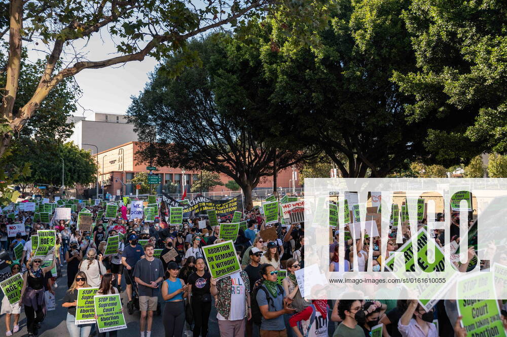 Hundreds of abortion-rights protesters march through Downtown Los Angeles after Roe v. Wade ruling. Los Angeles United States - ZUMAn305 20220624_znp_n305_017