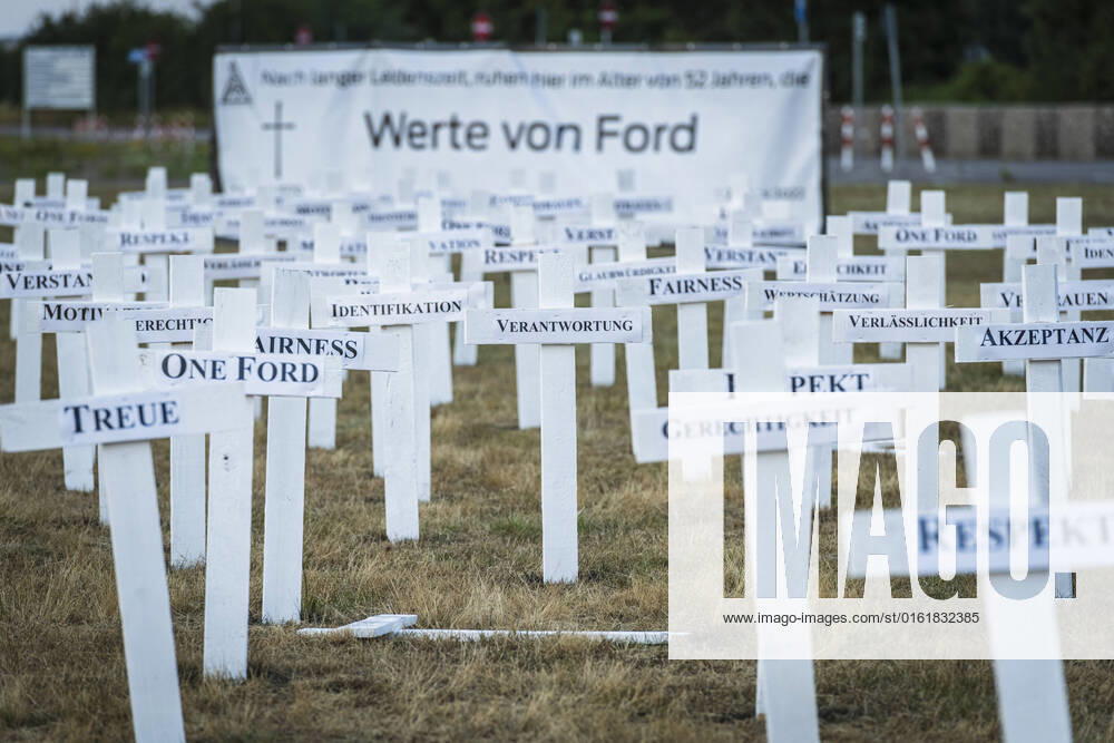 226 white crosses stand on Wednesday evening 29 06 2022 in front of the Ford plant in Saarlouis About 800 bub