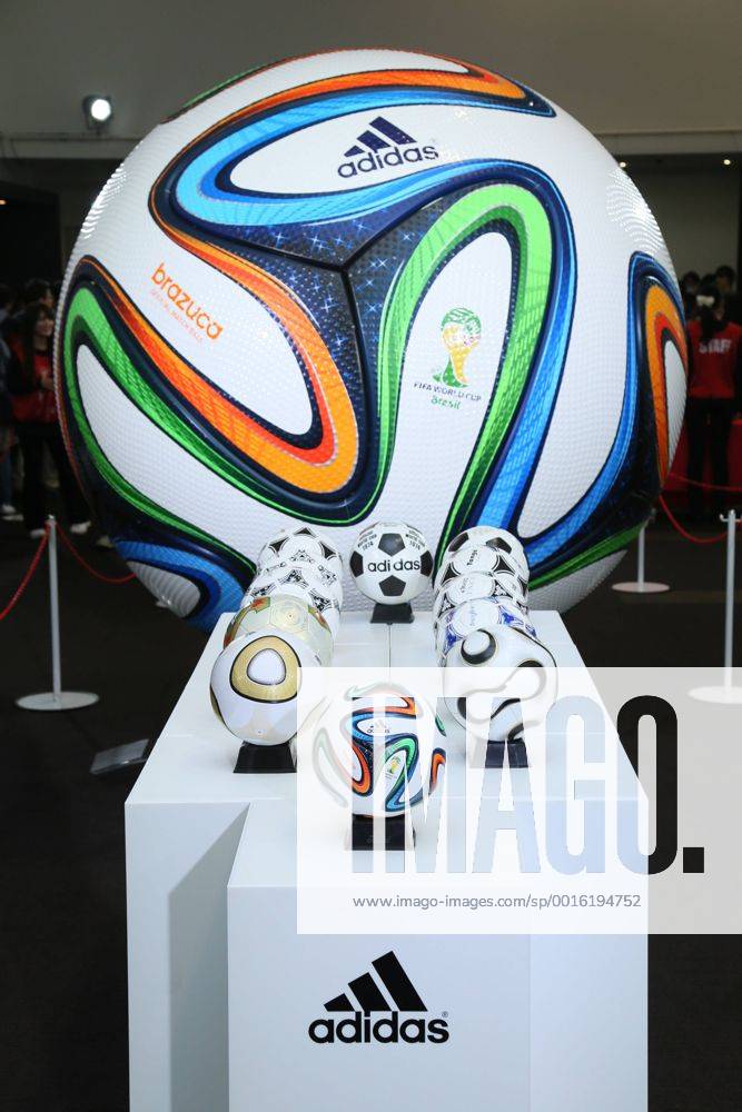 : FIFA World Cup Trophy Tour at Shibuya in Tokyo, Japan. NOxTHIRDxPARTYxSALES. ( umqa011378)