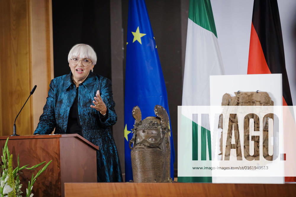 Claudia Roth Buendnis 90 Die Gruenen , Minister of State for Culture and Media, attends an event on the occasion of the signing of a political declaration on the Benin Bronzes with Nigeria Germany and Nigeria sign an agreement on the return of the Benin Bronzes Berlin, 01 07 2022 Berlin Germany