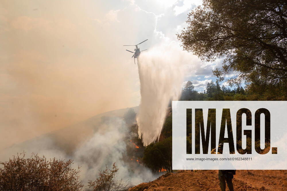Helicoptors drop water on the Electra fire in Pine Grove, Tuesday, July 5, 2022. The fire had burned over 3,000 acres and there are mandatory evacuations in Amador and Calaveras counties. Pine Grove USA - ZUMAj89_ 20220705_zaf_j89_002
