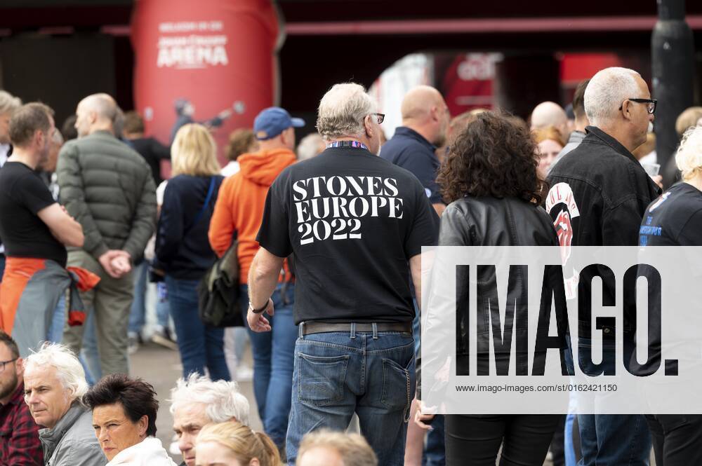 2022 07 07 15 59 31 AMSTERDAM Fans of The Rolling Stones at the Johan Cruijff ArenA prior to the concert The Stones had to cancel earlier, much to the disappointment of the fans, because the frontman turned out to have corona ANP KIPPA EVERT ELZINGA netherlands out belgium out