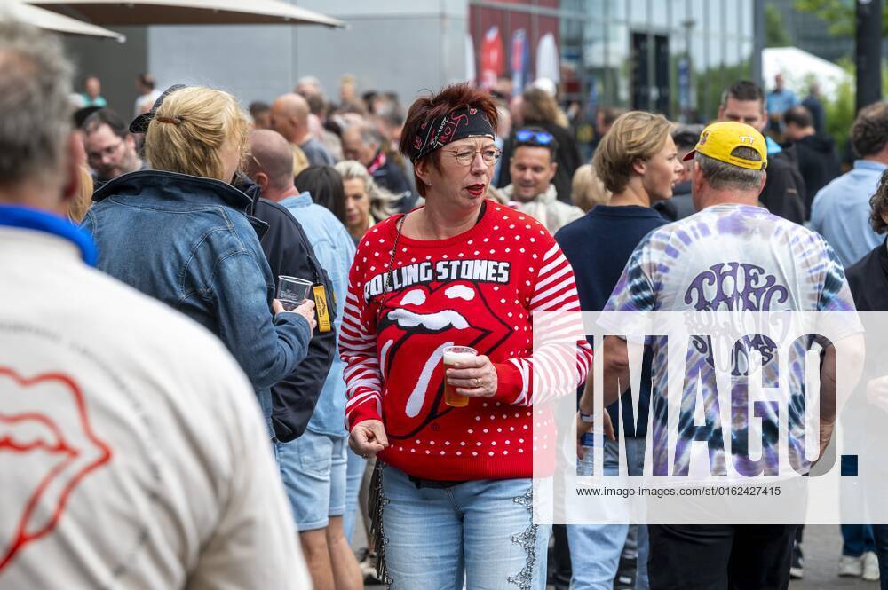 2022 07 07 15 51 05 AMSTERDAM Fans of The Rolling Stones at the Johan Cruijff ArenA prior to the concert The Stones had to cancel earlier, much to the disappointment of the fans, because the frontman turned out to have corona ANP KIPPA EVERT ELZINGA netherlands out belgium out