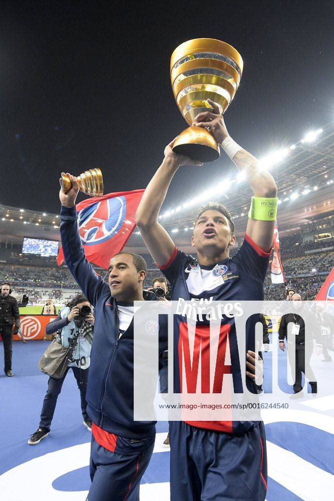 Paris St Germain, Champion Coupe de la Ligue: SILVA Thiago (PSG) avec le trophee - LUCAS (PSG) FOOTBALL : Olympique Lyon vs Paris St Germain (PSG) - Finale coupe de la Ligue - 19 04 2014 JBAutissier