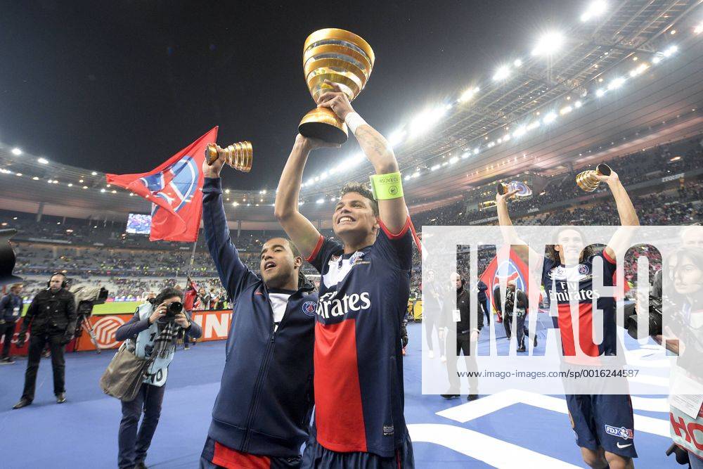Paris St Germain, Champion Coupe de la Ligue: SILVA Thiago (PSG) avec le trophee - LUCAS (PSG) FOOTBALL : Olympique Lyon vs Paris St Germain (PSG) - Finale coupe de la Ligue - 19 04 2014 JBAutissier