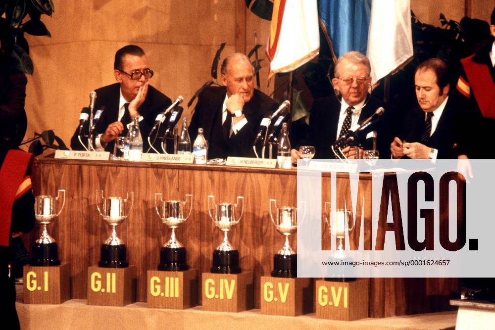 Espana 82 - die Auslosungszeremonie wird geleitet von, v.li.: RFEF Präsident Pablo Porta (Spanien), FIFA Präsident Joao Havelange (Brasilien), DFB Präsident Hermann Neuberger (BR Deutschland) und FIFA Generalsekretär Joseph S. Blatter (Schweiz) Fußball WM Herren Auslosung zur Weltmeisterschaft 1982, Gruppenauslosung, Weltverband, Fußballverband Gruppe Zeremonie, Zeremoniell Madrid