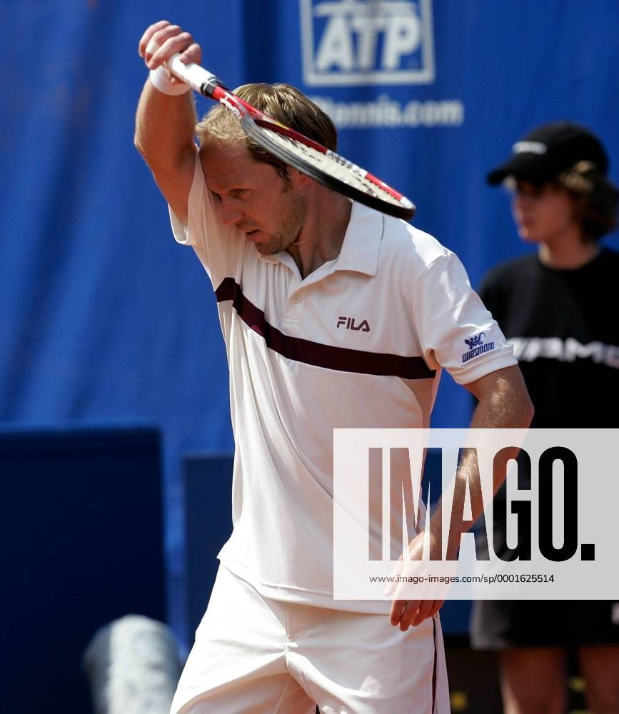 Rainer Schüttler (Deutschland) - wischt sich den Schweiß ab Tennis Herren Mercedes Cup 2005, Weißenhof, ATP Tour, Vdig Einzelbild Weissenhof Stuttgart