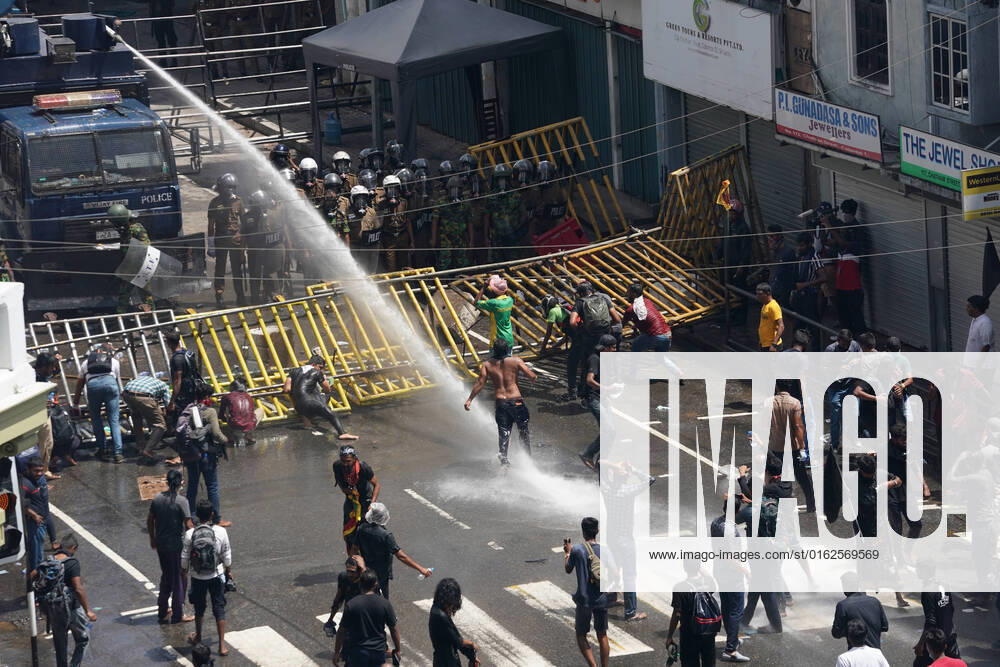 KW27 Anti-Government Protest In Sri Lanka Security forces fire tear gas to disperse an anti government protest rally outside the presidents official residence, on july 09, 2022, in Colombo Sri Lanka Colombo Sri Lanka