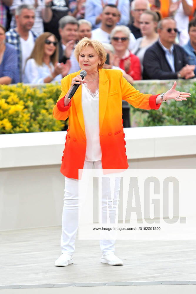 ZDF Fernsehgarten singer Peggy March during the ZDF entertainment show Fernsehgarten on 10 07 2022 in Mainz 20220710MWI25465