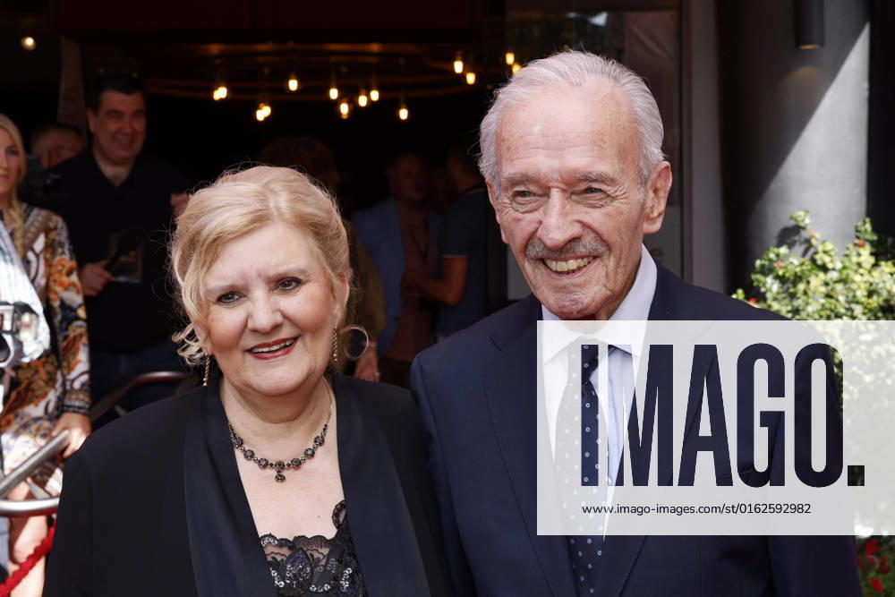 Actor Horst Naumann with wife Martina Linn at the gala of the Golden Sun 40 years of German private television in the GOP Variete Theater Essen, 02 07 2022 NRW Germany