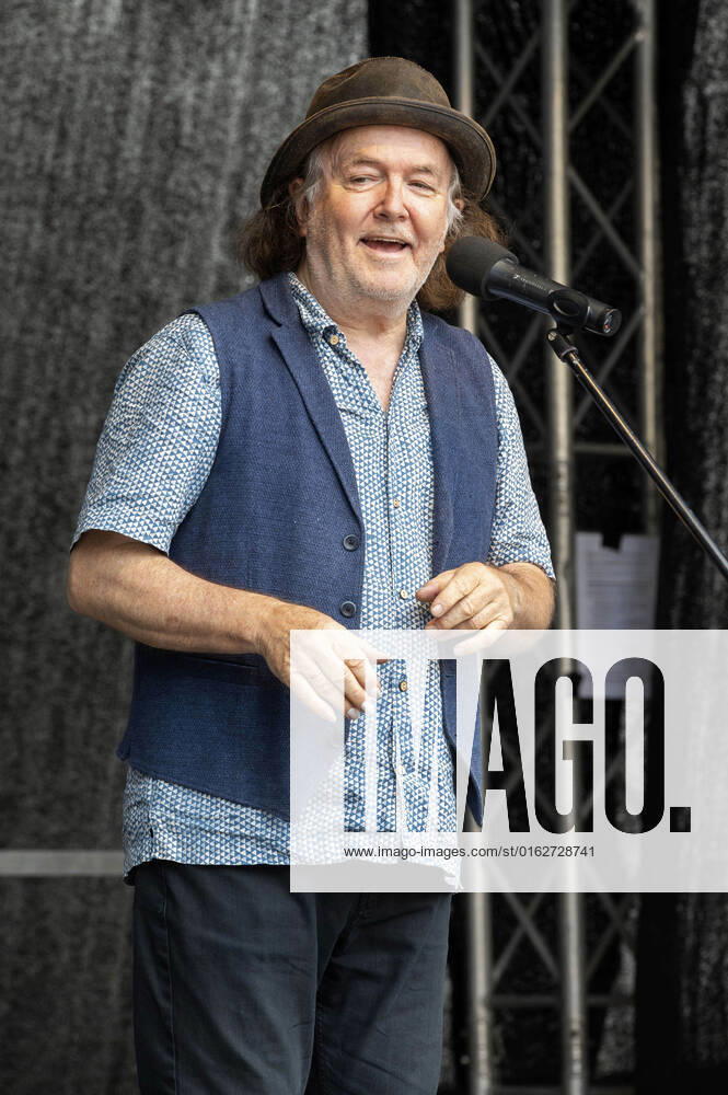 Gerhard Schöne live at the family concert Everything must start small of the 56 state trombone festival on the main market Bautzen, 09 07 2022 Foto:xM.xWehnertx xFuturexImage