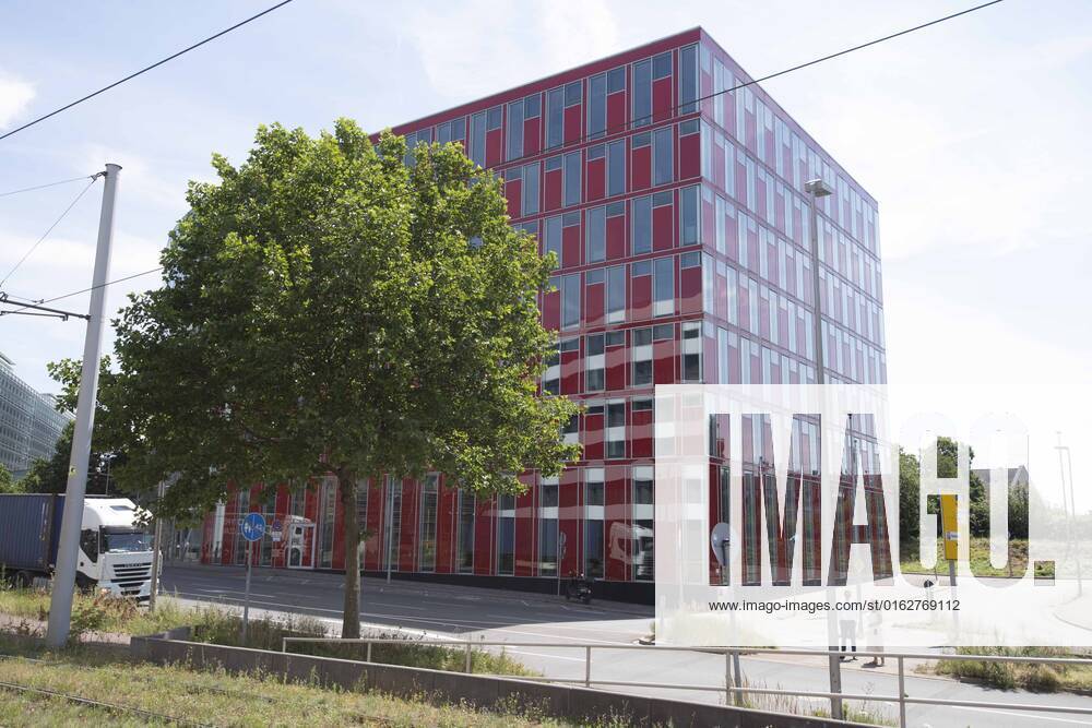 The corporate headquarters of Uniper SE in Duesseldorf, the largest gas importer in Germany, which has applied for government support, exterior view, architecture, panorama
