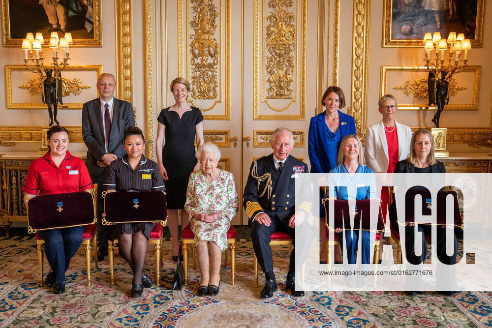 . 12 07 2022. Windsor, United Kingdom. Queen Elizabeth II and Prince Charles with representatives of the National Health Service (NHS) after presenting the organisation with the George Cross at Windsor Castle. xi-Imagesx IIM-23604-0015