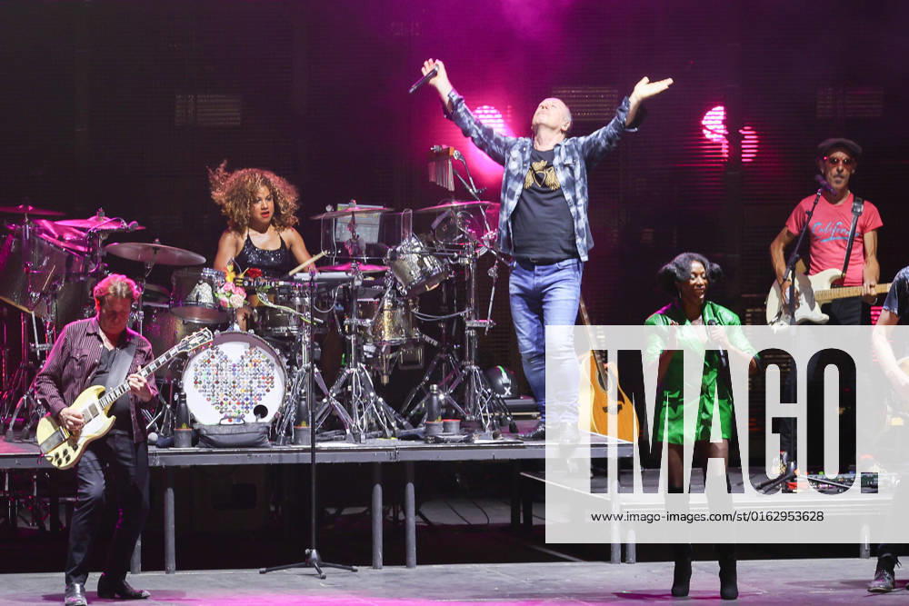 Pistoia, Italy, Piazza Duomo, July 15, 2022, Simple Minds during Simple Minds - 40 Years of Hits - Music Concert. Pistoia Italy - ZUMAl164 1013204698st
