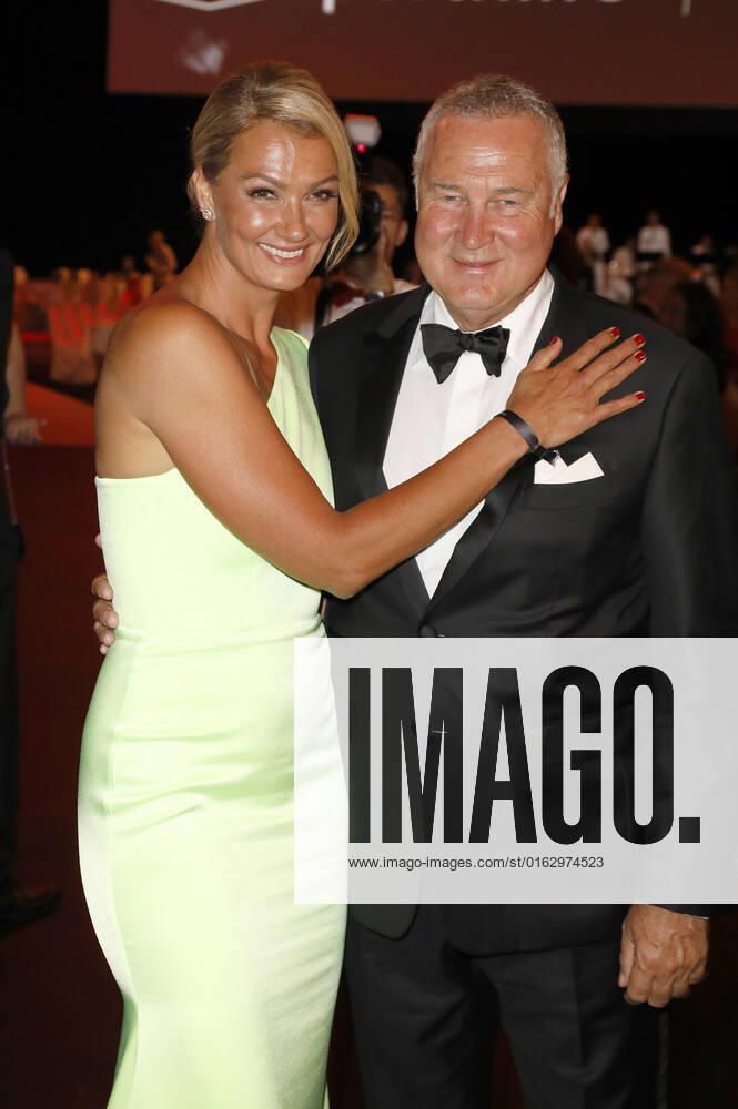Franziska van Almsick with partner Jürgen B Harder at the 51 Ball des Sports 2022 in the RheinMain CongressCenter Wiesbaden, 16 07 2022 Foto:xS.xGabschx xFuturexImage