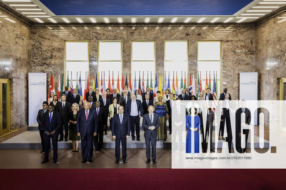 Family photo, taken during the Petersberg Climate Dialogue at the Foreign Office in Berlin, 18 07 2022 The Petersberg Climate Dialogue serves as preparation for the UN Climate Conference, which will take place in 2022 in Sharm ash Shaykh in Egypt Berlin Germany